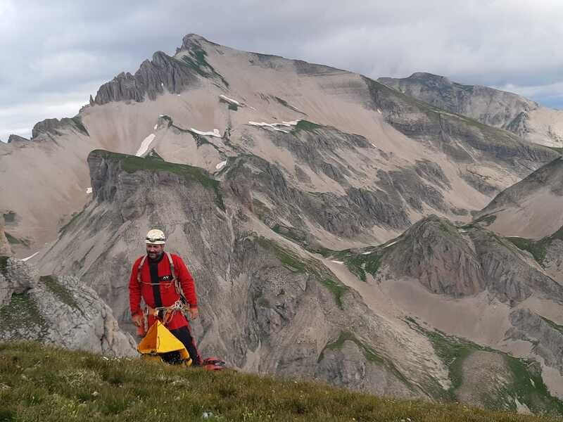 Passage de la crête entre les deux cirques glaciaires et Alex devant le Mordor.