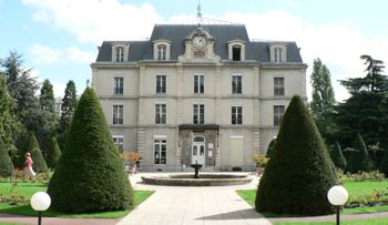 Concerts organisés périodiquement dans les hôpitaux Sainte-Périne, Robert Debré, Paul Brousse, ainsi qu'à la Mairie du 9ème arrondissement.