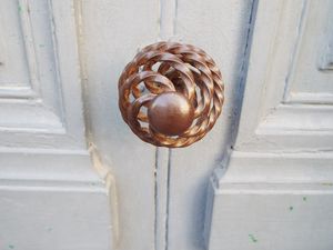 Boutons de portes d'immeubles / Cliquer sur les images pour les voir en entier 