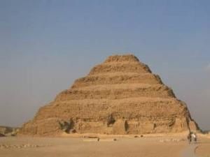 Moteurs à vide interdits pour conserver la plus ancienne pyramide d'Egypte