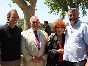 Pierre Vasarely, consul honoraire de Hongrie recevait à la Fondation Vasarely d'AIX : avec Jean-Marie MARTIN, Andrea FERREOL, organisatrice des Flaneries d'Art à Aix et Jivko Sedlarski et Omar Sharif, toujours fidèle à cette manifestation (toujours aussi charmant !)