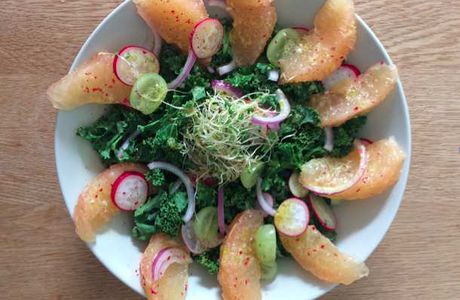 Salade de kale au pamplemousse