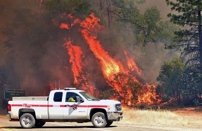 Californie: six morts dans 14 incendies qui se propagent