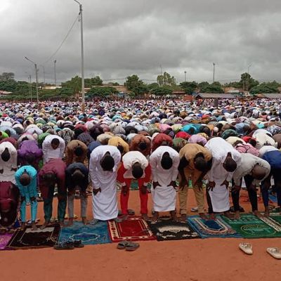 À Bobo-Dioulasso, la prière de la Tabaski a réuni une foule impressionnante de fidèles, unis dans l’espérance d’un Burkina apaisé.