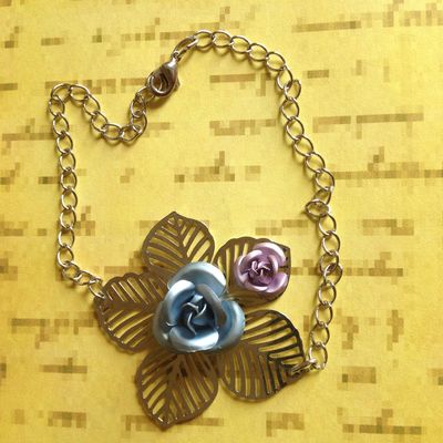 BRAC-02 Bracelet à fleur