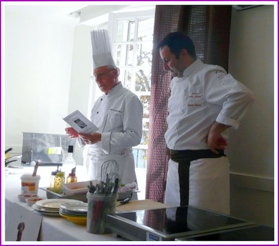 Menu Pâques gourmandes :
- Sucettes de langoustines et tomate basilic sur une escalivade de légumes
- Alose à la bordelaise
- Croc choco mangue et crème glacée au gingembre