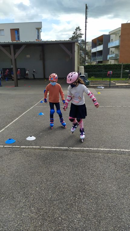 Les élèves en rollers au Loch!