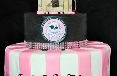 gateau sur le theme pirate mais girly.