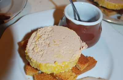 une petite assiette de foie gras