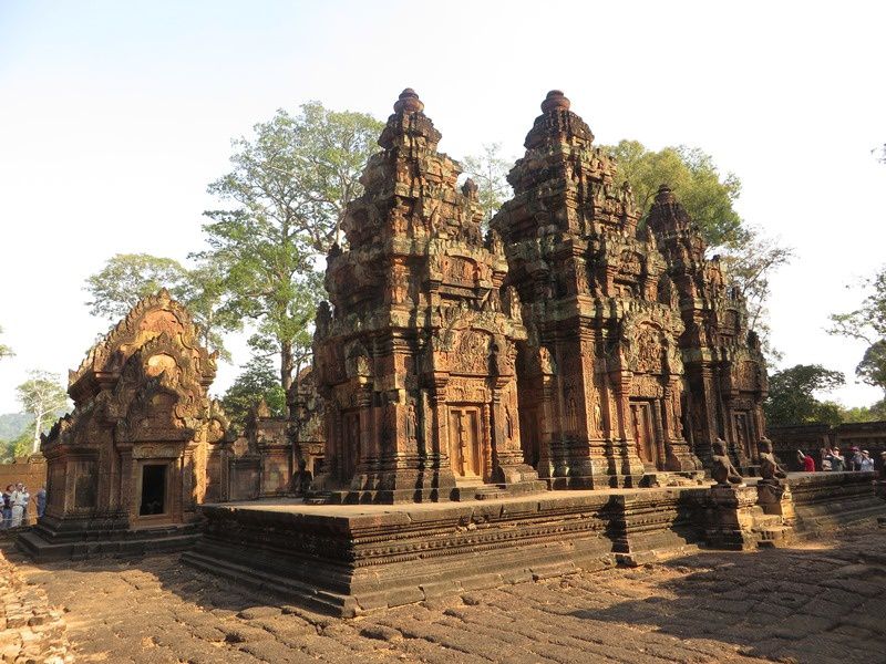 Et l'on finit par Bangnei Srei, temple en grès rose d'une telle finesse qu'il est supposé avoir été construit par des femmes!