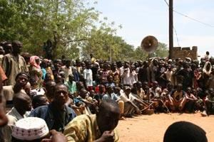 Voici 88 photos prises le dimanche 2 juillet 2006 lors de la f&ecirc;te du chef du village de Zorgho au Burkina Faso.<br /><br /><span style="font-size: 10pt; font-family: Arial;"><font size="1" style="color: rgb(255, 153, 0);"><a href="http://www.ecole-de-tenso-au-burkina.net ">&copy; www.ecole-de-tenso-au-burkina.net </a><br />Tous droits photos reserv&eacute;s</font></span>