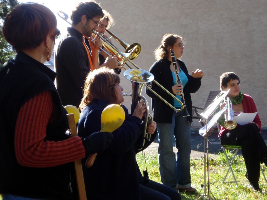 X-ANS-de-Tambour-Fanfare 2001/2011 Tambourfanfare est un projet d’échange musical franco-sénégalais entre Ngueweul Rythme et Echo des Avens/Grande Fanfare du sud de France.