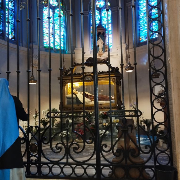 Sainte Thérèse de Lisieux - Dans le couvent du Carmel, lieu de son repos -  Une photo de Louis et Zélie Martin - les habits des carmélites à l'époque de Thérès