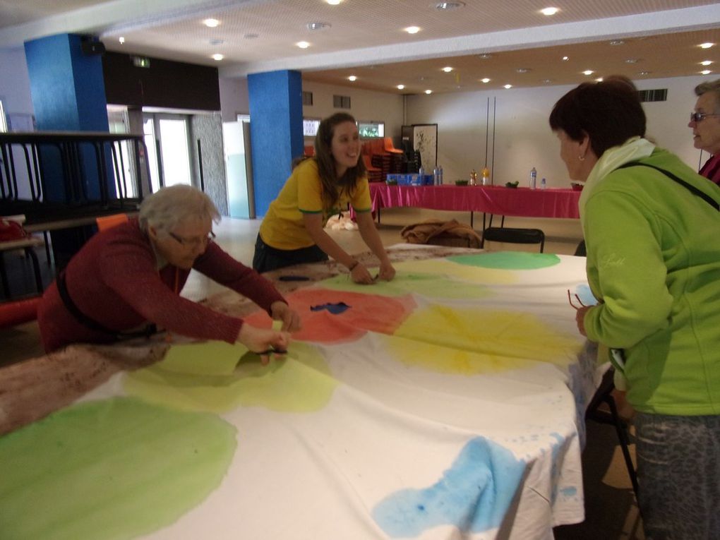 atelier chant avec Christine et atelier bricolage avec les jeunes filles du Cenacolo de Lourdes