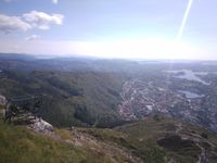 Premier panorama depuis le sommet. On voit bien la ville quand même, et la montagne juste en face est celle sur laquelle on était 2 semaines plus tôt !