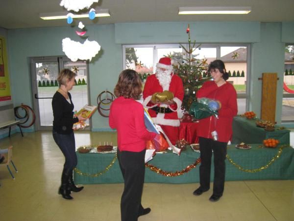 La venue du père Noël à l'école, le gouter de Noël