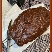 Cake au chocolat noir et son glaçage chocolat pistache
