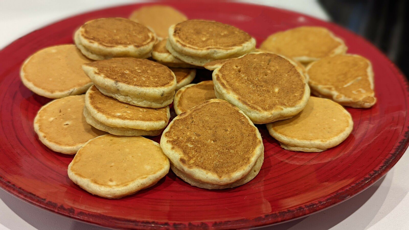 Pancakes sains à la farine de pois chiche – MAIL0VES (avc un zéro)