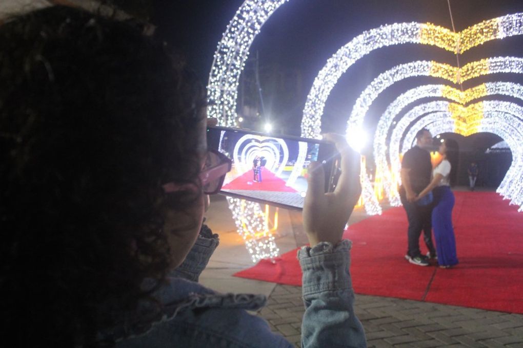 Gobernador Lacava dio bienvenida a la Navidad 2024 en Carabobo con encendido de luces y bicicletada familiar