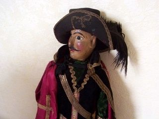 Nous avons mis pêle-mêle des photos de divers éléments de la collection ,nous en mettrons d'autres.