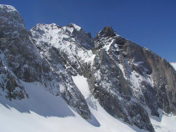 Sortie r&eacute;ussi du couloir de Gaube (30 avril 2006) et tentative avort&eacute;e&nbsp;&agrave; l'&eacute;peron nord du&nbsp; pic longue du Vignemale (mi-septembre)