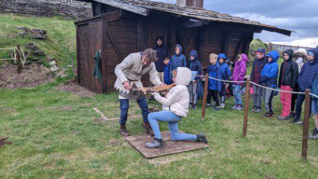 Classe de découvertes : JOUR 4 : en route pour le Château de Murol et lac Pavin