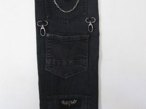 REF/ VP2Vide-poche murale fait en jean noir,  . Cadeau idéal pour une jeune fille romantique  Mesure: 77 cm de haut et 40 cm Au plus grande.  Lavage délicat à la main.