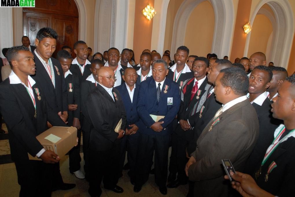 Les XV Makis de Madagascar, vainqueur de la Namibie, lors de la CAN 2012 de rugby, faits Chevaliers de l'Ordre national malagasy. Photos Harilala Randrianarison. www.madagate.com