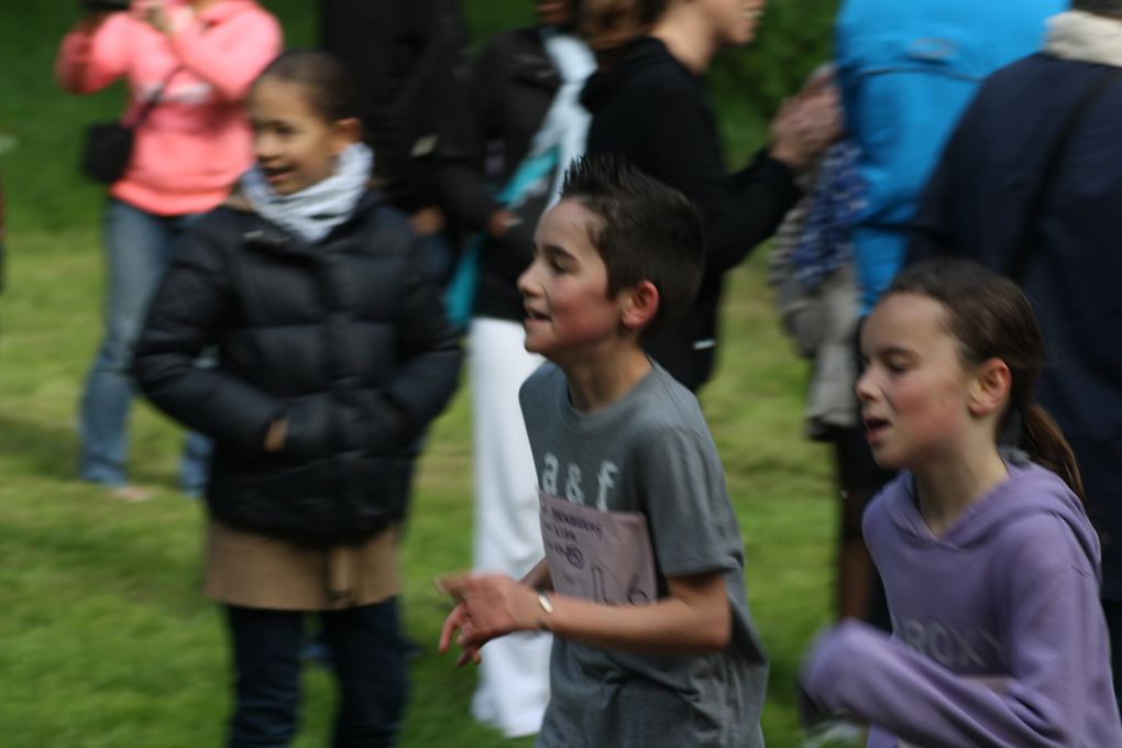 Vues du cross organisé par les parents et professionnels des écoles  Condorcet, avec l'appui du Centre socio-culturel du Tillay et de ses bénévoles, le 25 mai 2013.