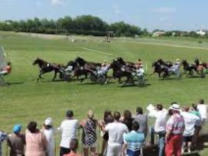 &quot;R1-C4 | PRIX DE LA VILLE DES SABLES D'OLONNE  11 JUL 2022 À 18H00 HIPPODROME DE LES SABLES D'OLONNE (R1) 16 PARTANTS - 38000€ - 2775 MÈTRES - SABLE&quot;