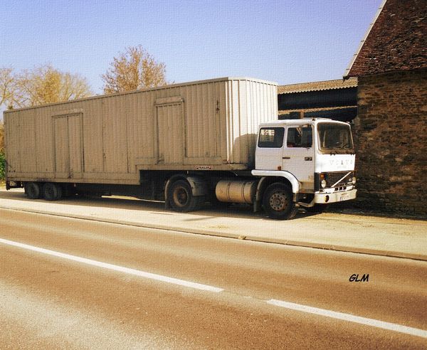 Volvo F7 et semi Trailor