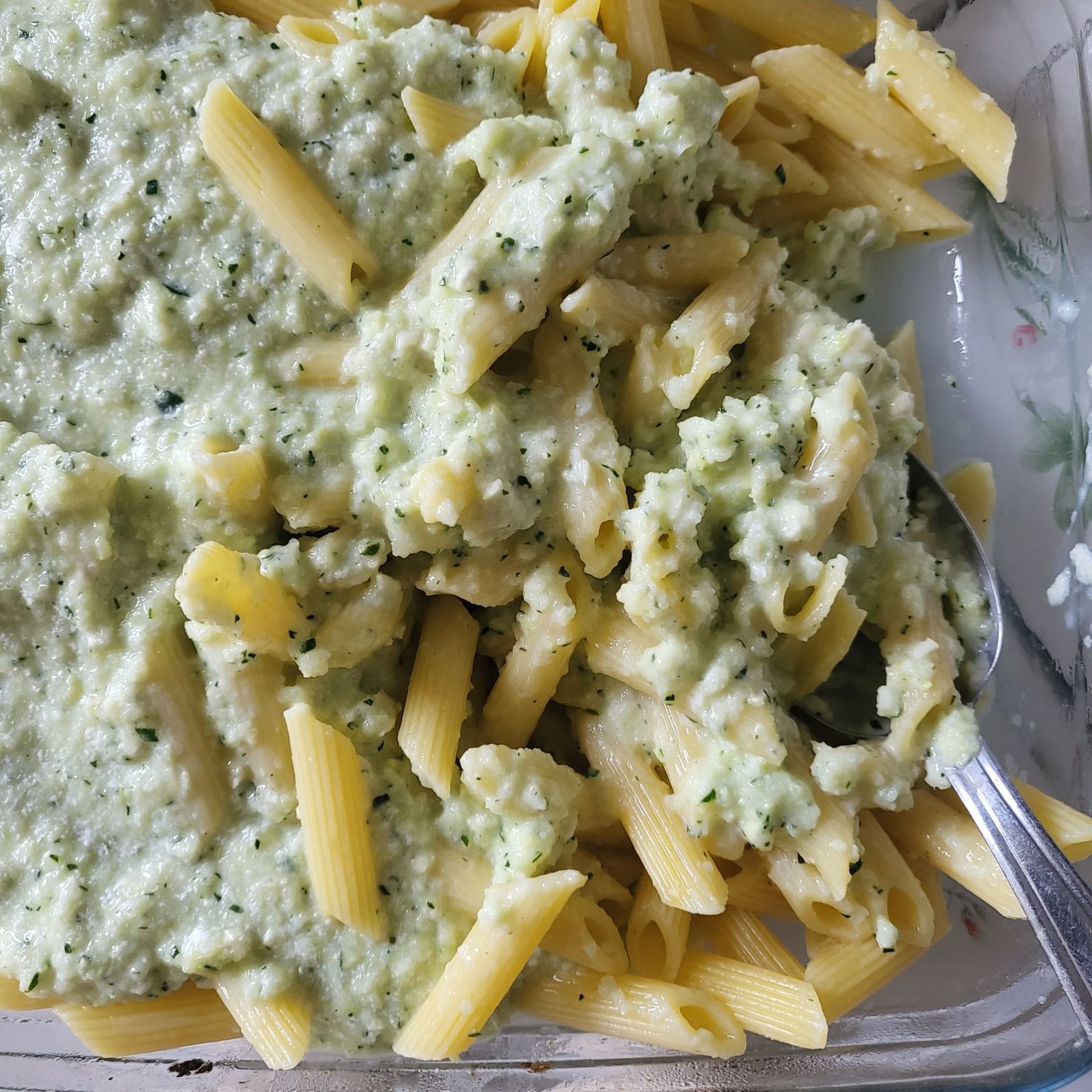 Gratin de pâtes à la sauce courgette et ail (minceur et énergie)