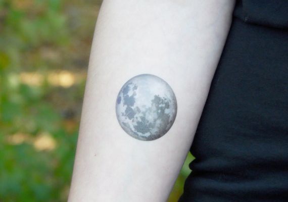 Tatouage pleine lune