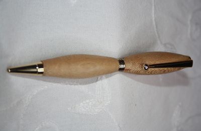 stylo rechargeable tourné en bois bouleau madré mécanisme plaqué or