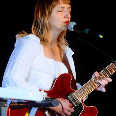 Mackenzie Leighton lors du Lyncéus Festival , esplanade de la Banche, Binic, le 28 juin 2025 