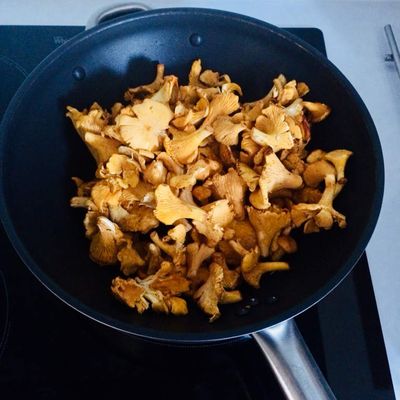 Ces girolles qui vousont fait liker ...sont devenues.... une belle omelette :) 