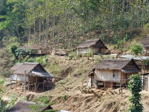 VILLAGES DU LAOS.