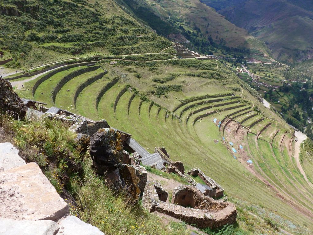 Découvrez l'album de mon "avant-dernier pays". Comme vous pourrez le voir, le Pérou est un pays riche en couleurs, en architecture, en sites incas incroyables etc... Enjoy!!