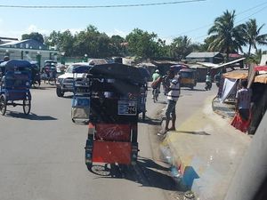 Sur la route : le canal des Pangalanes et la traversée de Tamatave