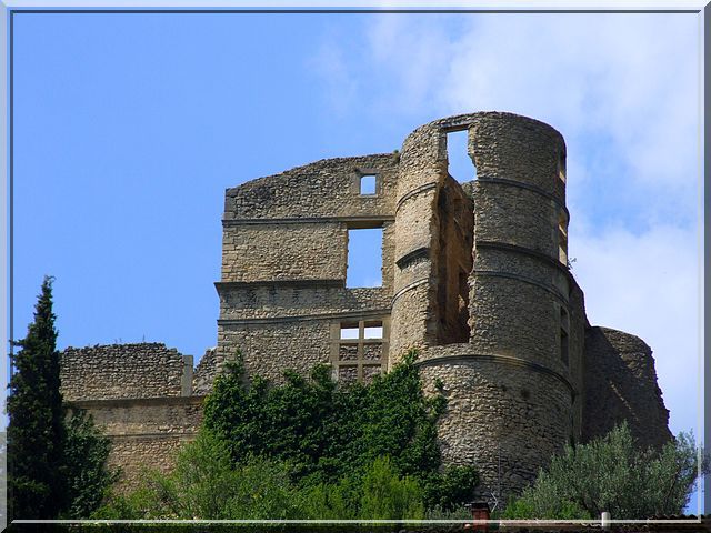 Diaporama château et fortifications de Montbrun les Bains
