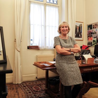 Arrogants comme jamais : la doyenne de l' Elysée balance sur l'équipe Macron