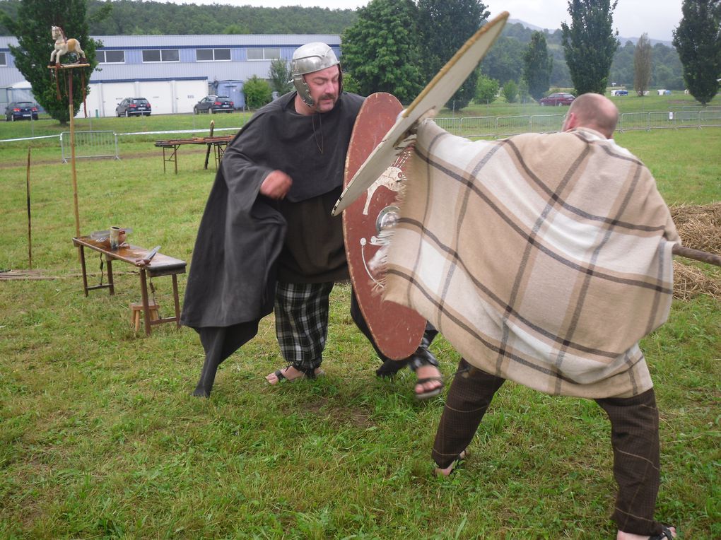 Cunobelenos signifie Chien de Belenos (en gaulois). Jeune et vaillant guerrier, Cunobelenos est aussi notre sculpteur et barde.