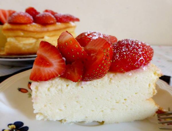 GÂTEAU AU FROMAGE BLANC ET FRAISES SANS GLUTEN FAIT PAR DANIEL DANI