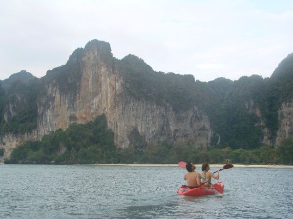 Plage de Railey, près de Krabi, cadre très agréable, en bonus photos d'une expo sur l'art Thai à Bangkok.