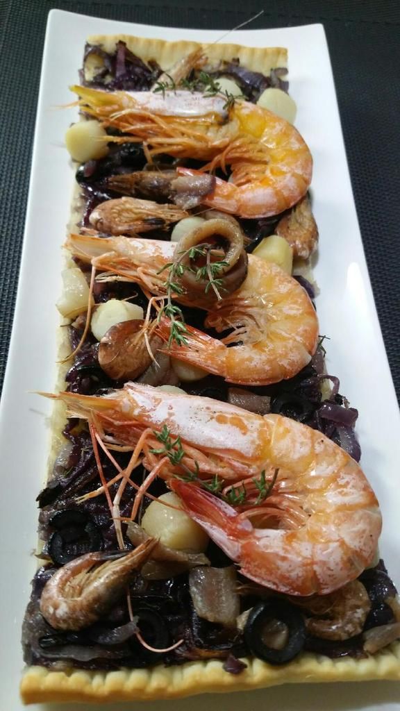 pissaladière de la mer aux oignons rouges 
