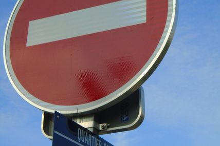 La rue du jumelage (Blois-Weimar) est toujours à sens unique et ce malgré l'arrêté municipal du 31 août 2015 qui autorise de double sens cyclable !  ! 