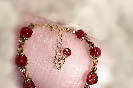 Bracelet perles transparente rouge marbré