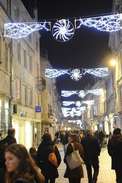 Illuminations et marchés de Noël : Besançon, Montbéliard, Paris, Sud de la France...