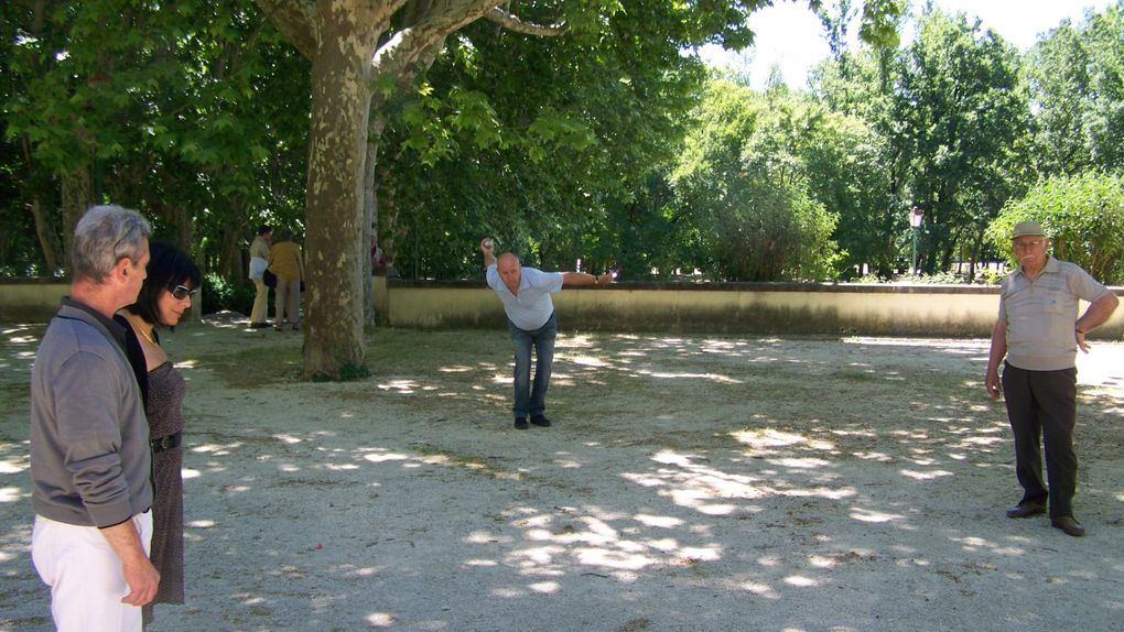 28 Mai 2011 aux Fumades, belle journée pour le Tarot Club Alésien !