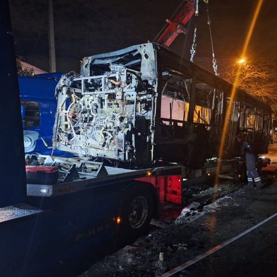 Vidéo. Un bus RATP de la ligne 127 prend feu en plein service à Montreuil